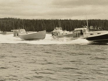 Vintage boats racing