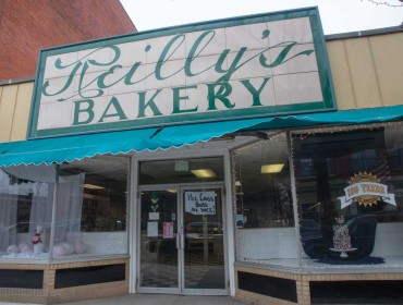 Sophia Morin, left,and Myisha Cutler at work in Reilly’s Bakery. 