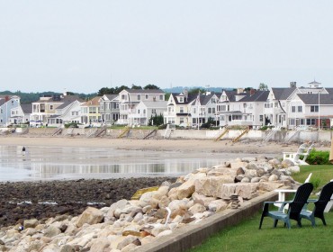 Houses close to the shore on Moody Beach.