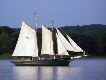 The Mary E. underway.