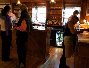 The bar at Nebo Lodge.