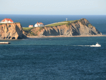 A scenic view along the coast of Percé, Québec.