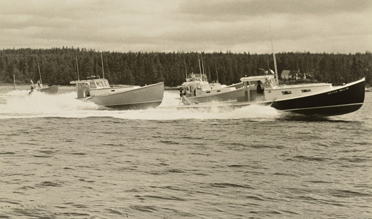 Vintage boats racing