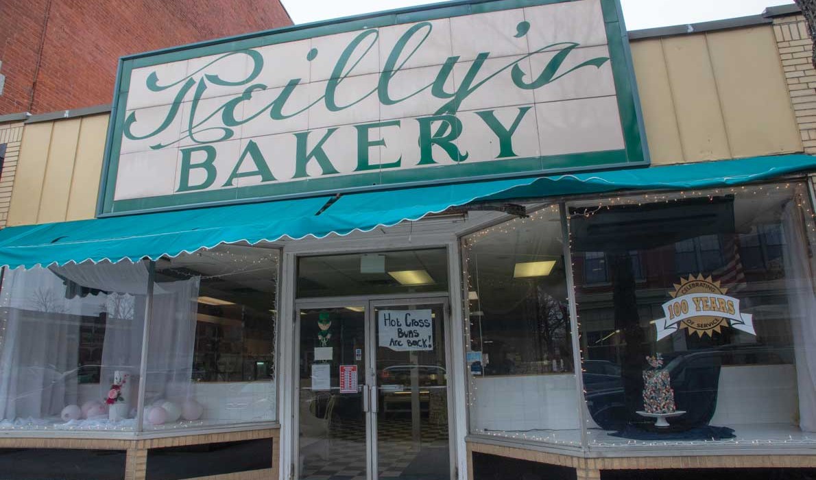 Sophia Morin, left,and Myisha Cutler at work in Reilly’s Bakery. 