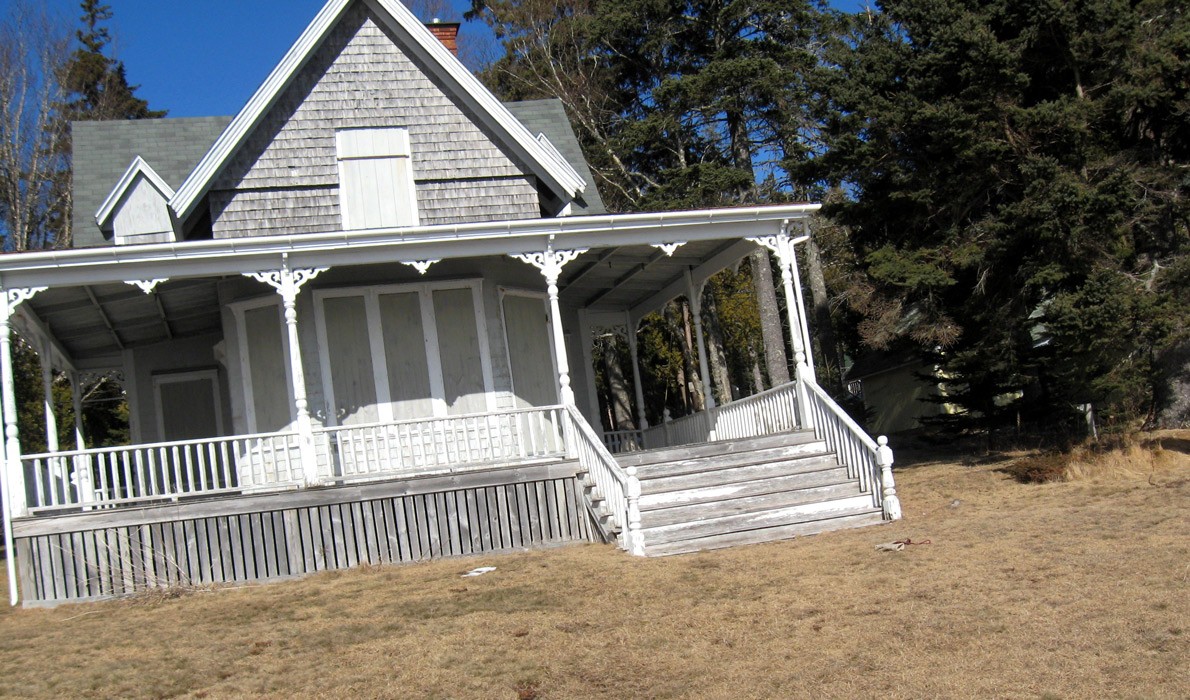 An older house on Hancock Point.