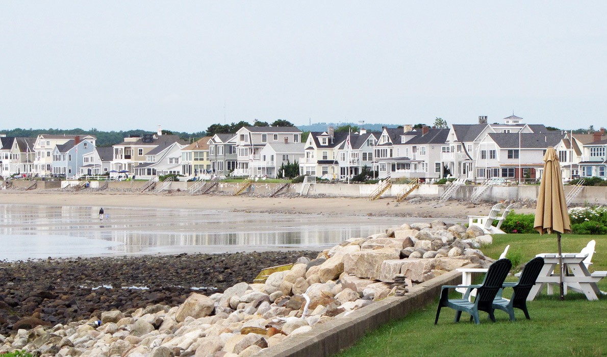 Houses close to the shore on Moody Beach.